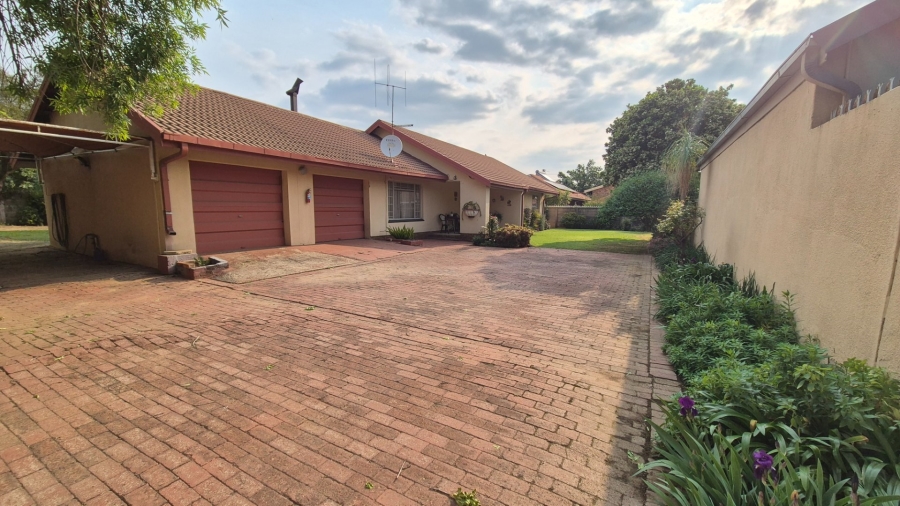 3 Bedroom Property for Sale in Vaalpark Free State